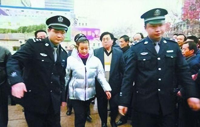的全是高官监狱内配写字台洗衣机一日四餐凯发k8国际娱乐首选中国第一监狱被关(图10)
