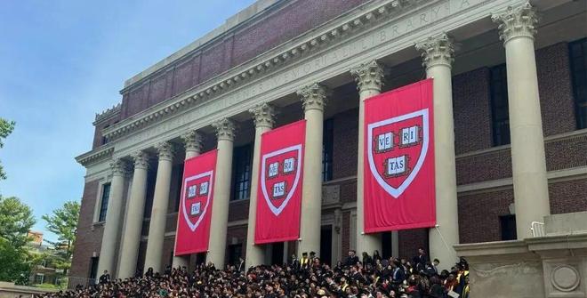 首位在哈佛毕业演讲的中国女生震撼全场k8凯发一触即发哈佛战胜川普这天史上(图6)