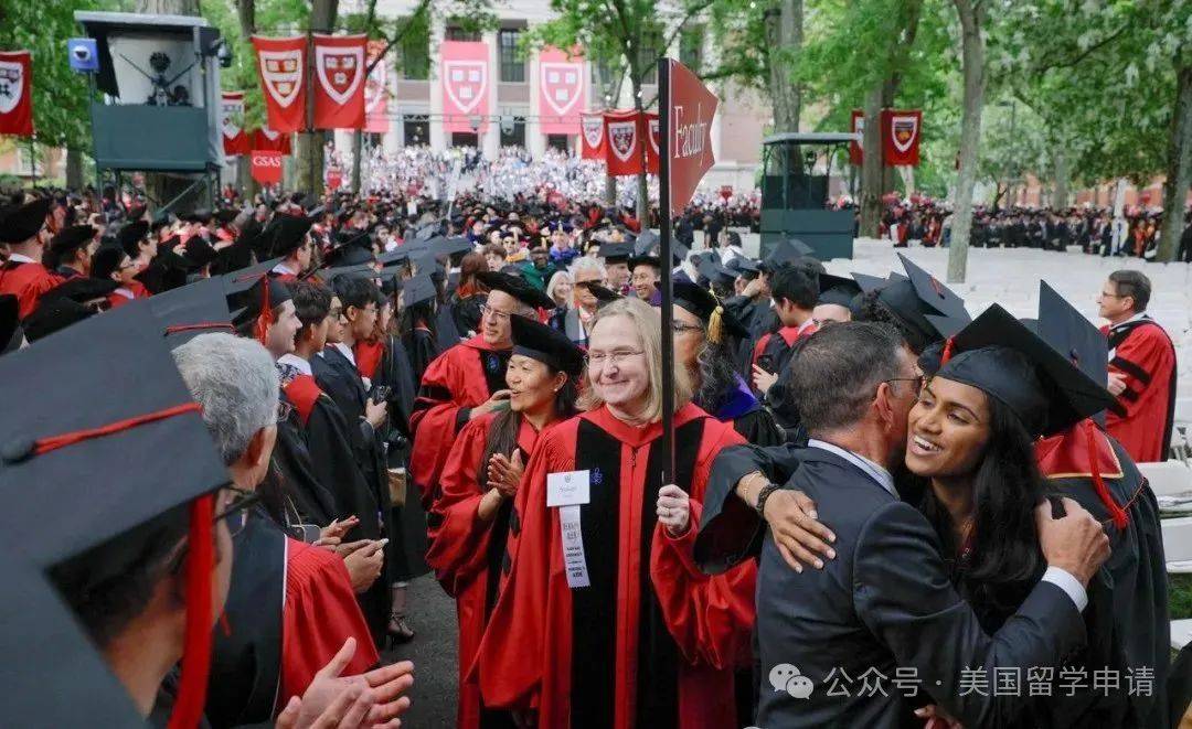 中国女生蒋雨融来自青岛英高毕业本科就读于杜克凯发入口震撼全场！史上首位在哈佛毕业演讲的(图4)